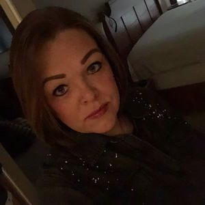 Meet your Posher, Larissa